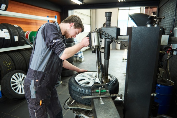 Onze autogarage in Klazienaveen voorziet uw auto van het juiste onderhoud